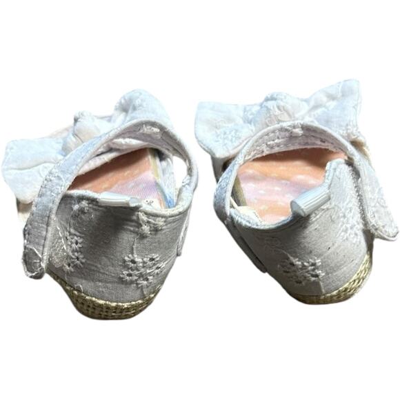 Floral White Bow Stepping Stones Baby Sandals - Picture 3 of 6